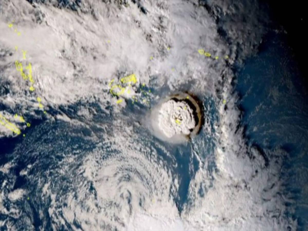 Chile alerta de posible 'tsunami menor' en Isla de Pascua tras erupción en Tonga