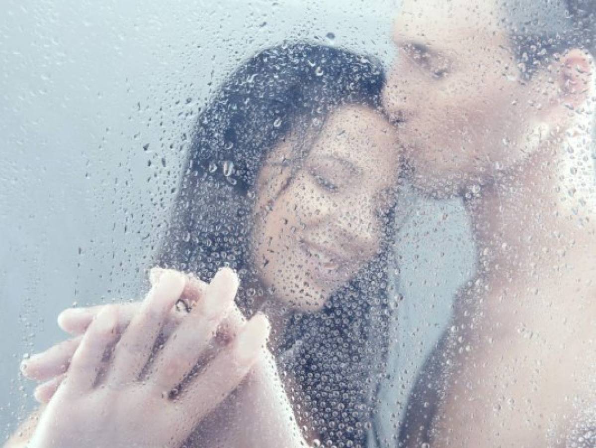 ¿Cuáles son los beneficios de bañarte con tu pareja?