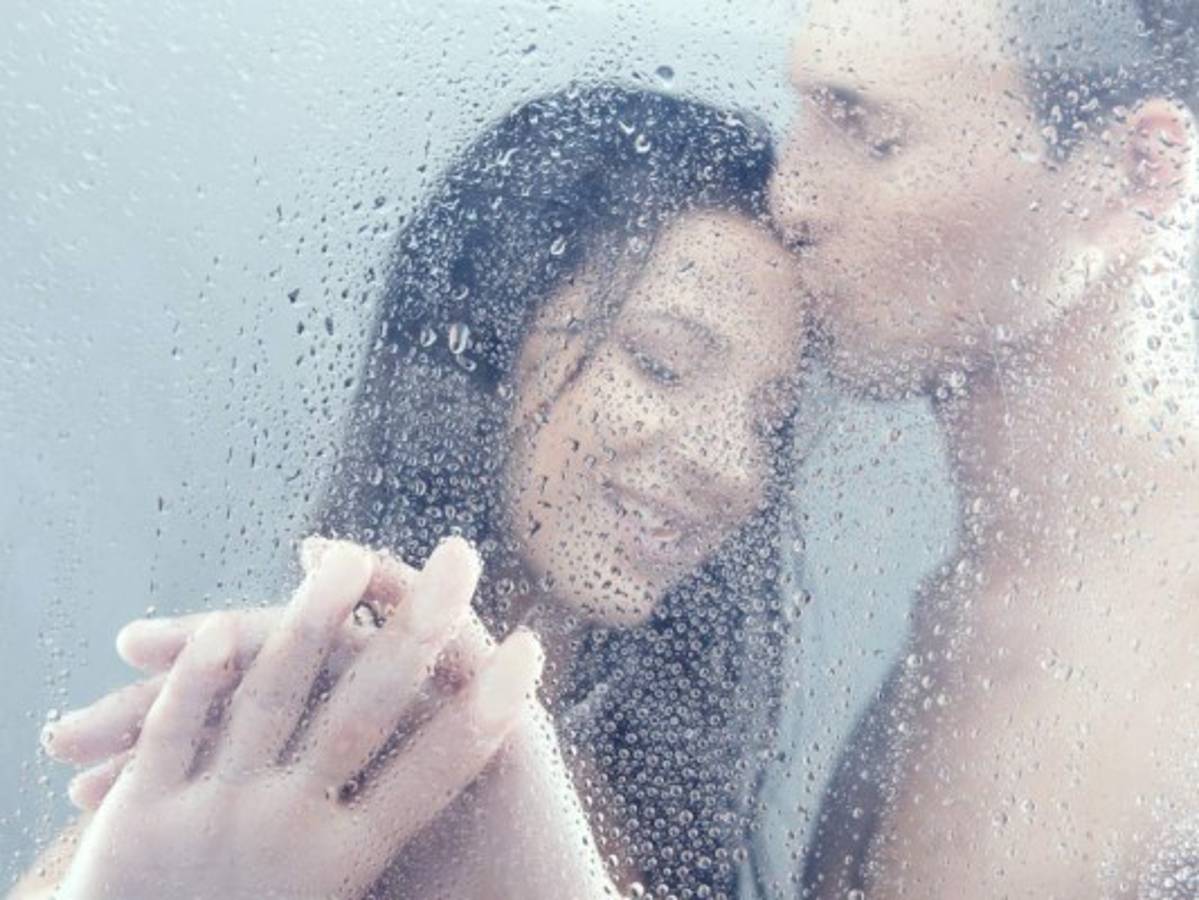 ¿Cuáles son los beneficios de bañarte con tu pareja?