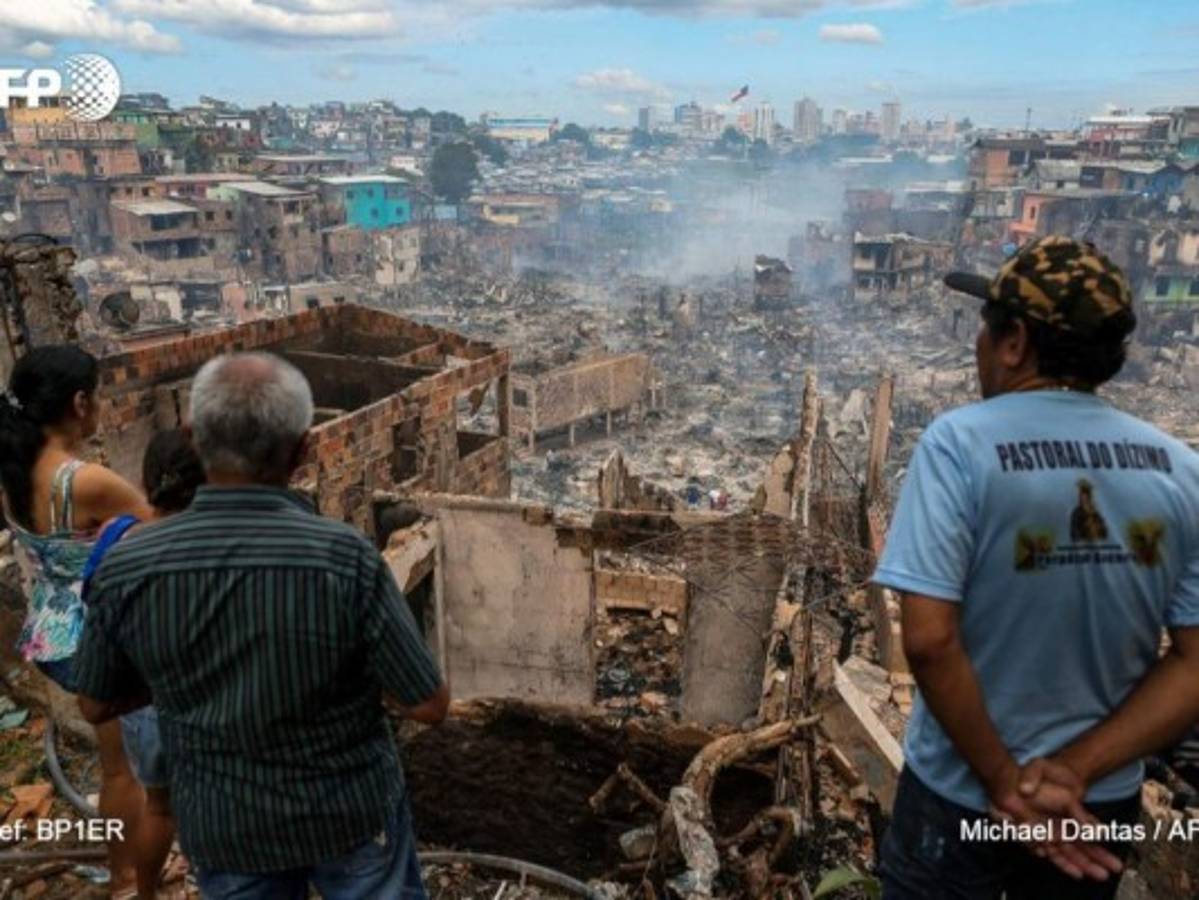Incendio devoró unas 600 casas en un barrio de Manaos, Brasil