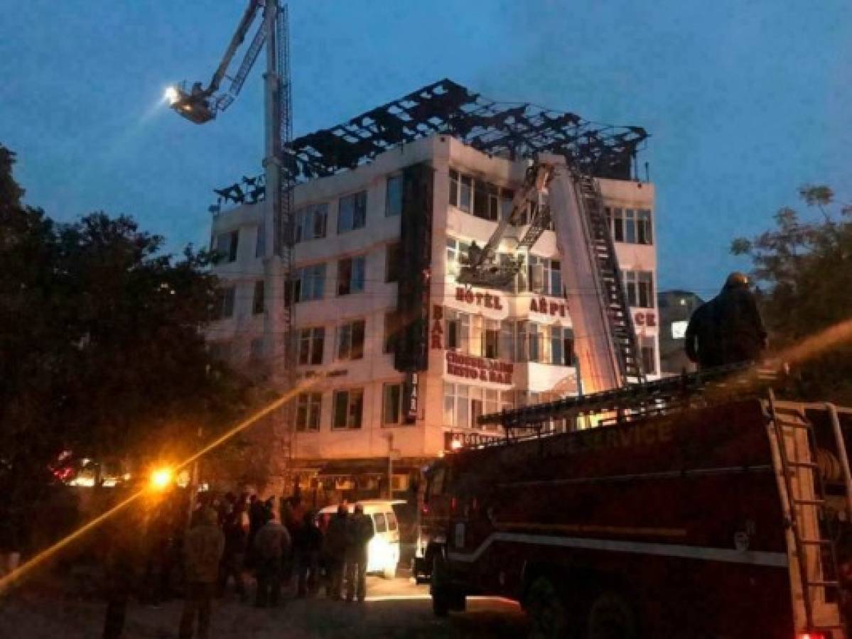 Incendio en hotel de Nueva Delhi deja 17 muertos