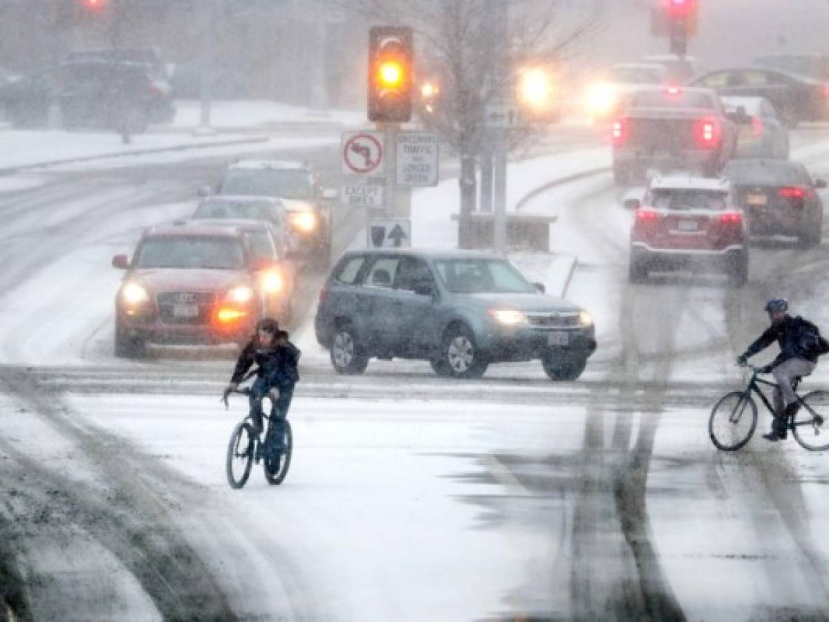 Tormenta de nieve afecta este de Estados Unidos, 5,000 vuelos fueron cancelados