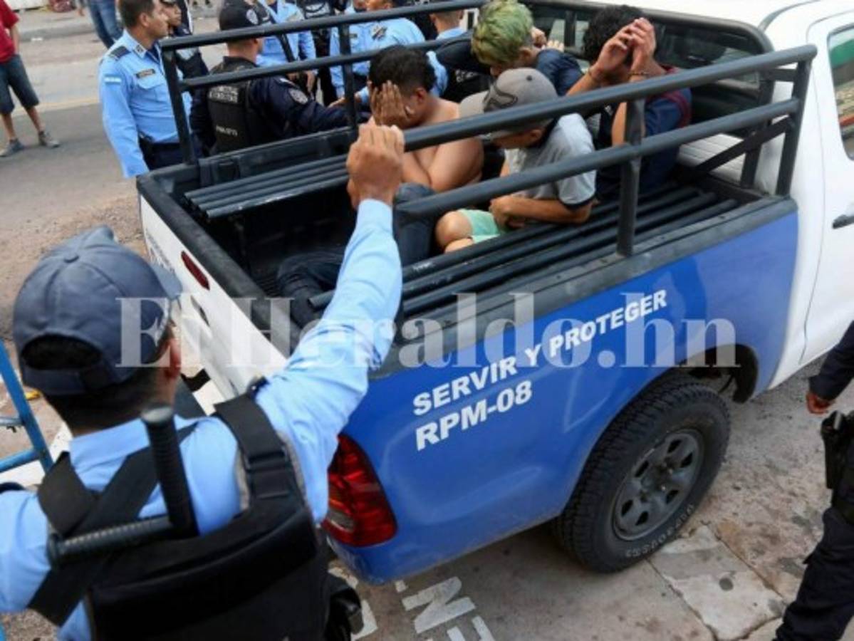 Heridos y detenidos deja enfrentamiento de barras en el clásico Olimpia vs Motagua en el Nacional de Tegucigalpa
