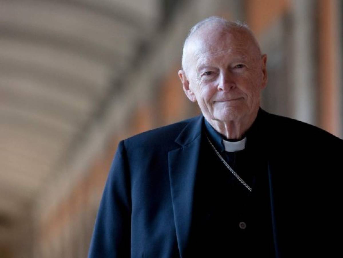 Vaticano expulsa a excardenal McCarrick por abuso sexual