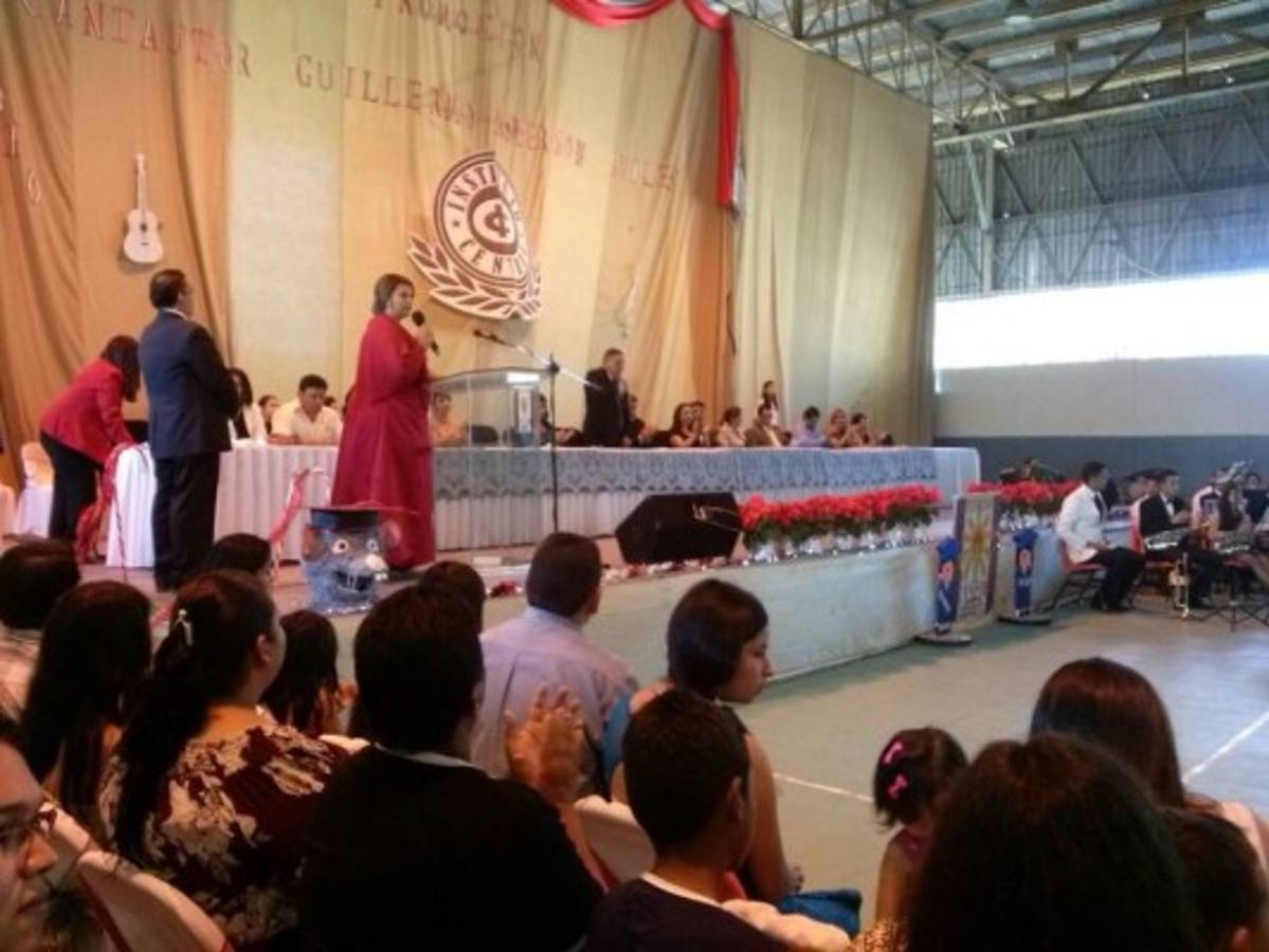 Honduras: 1,200 bachilleres gradúa el Instituto Central Vicente Cáceres