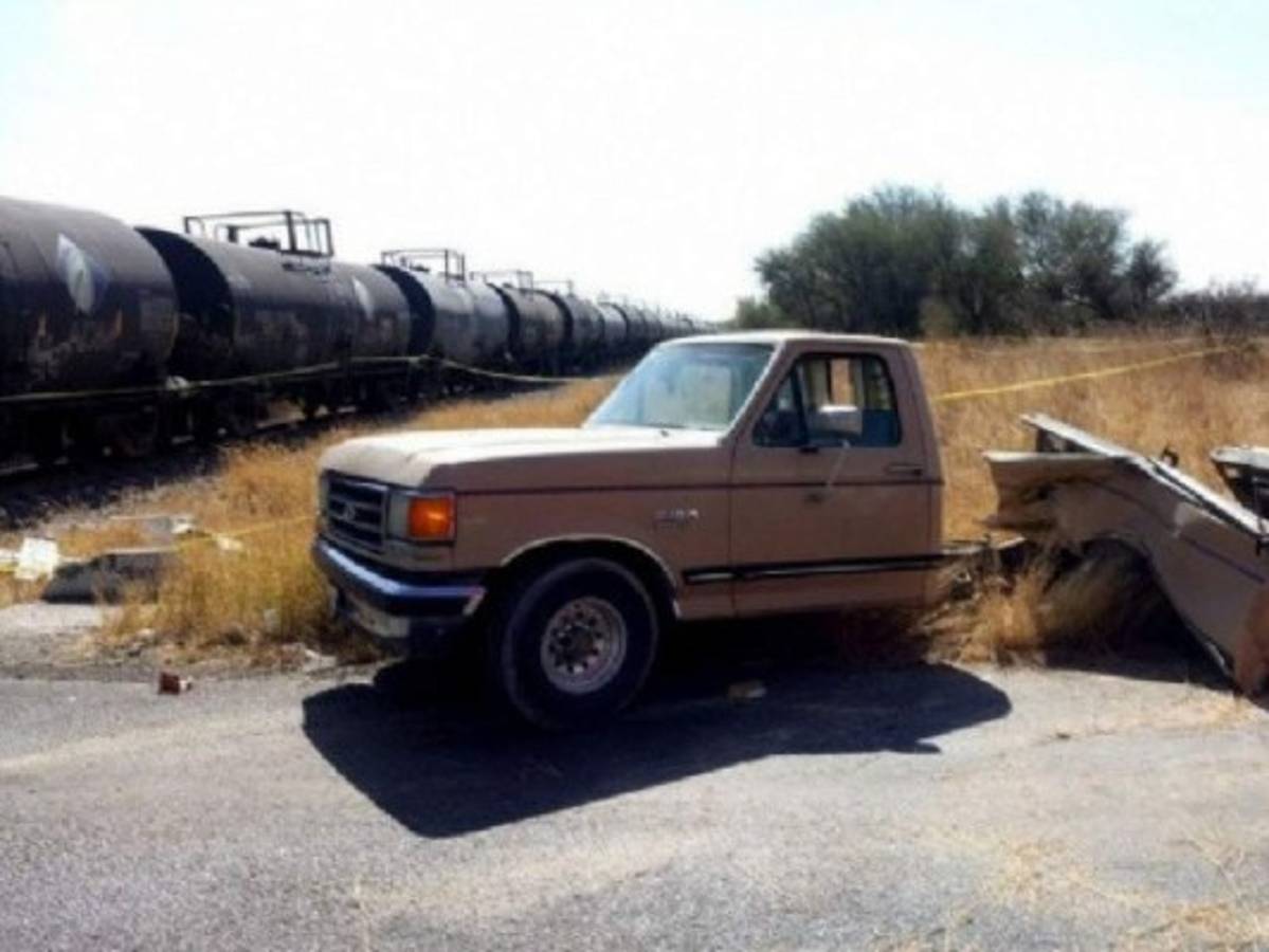 Camioneta y tren chocan en México y deja cinco personas muertas