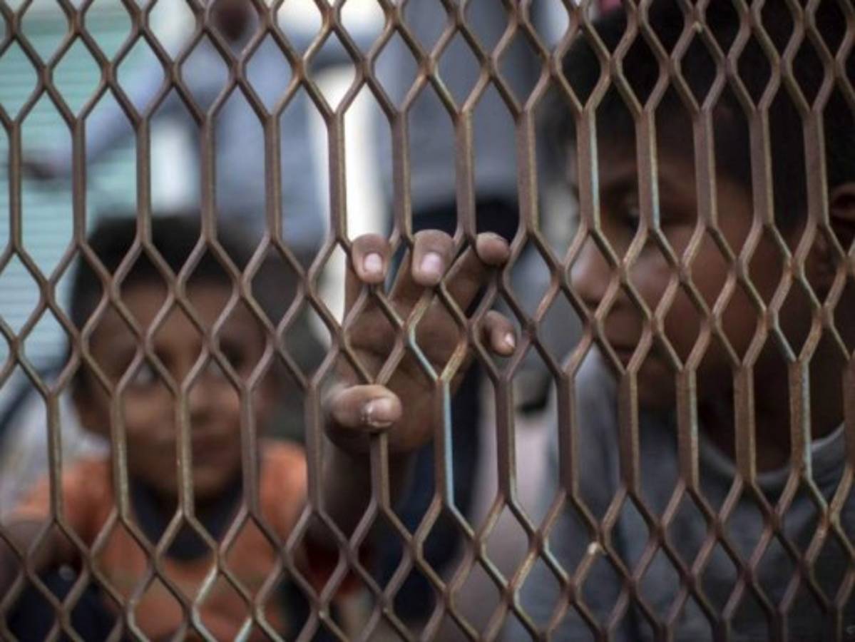 Estados Unidos sigue separando a niños de sus padres pese a fallo