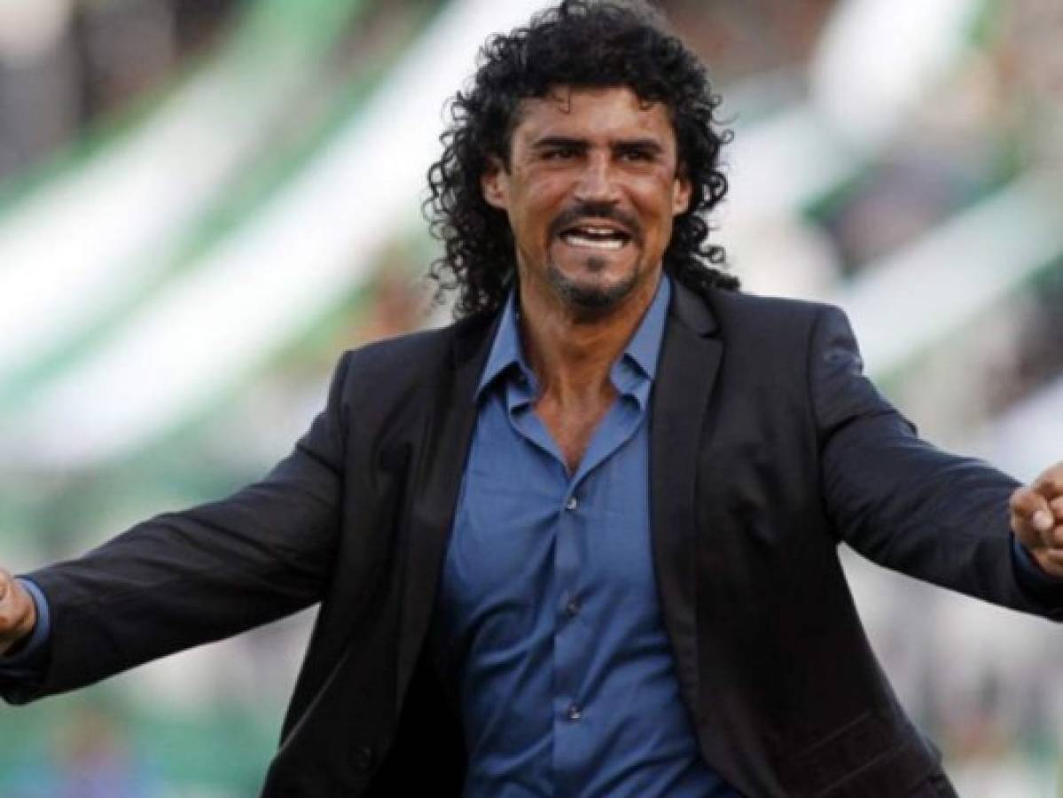 Uno menos para la Selección de Honduras: Leonel Álvarez nuevo DT de Libertad de Paraguay