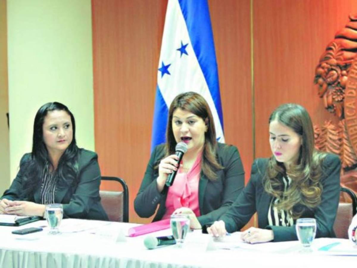 Por 'falta grave” destituyen a Carlos Villanueva, encargado de negocios de Honduras en Belice