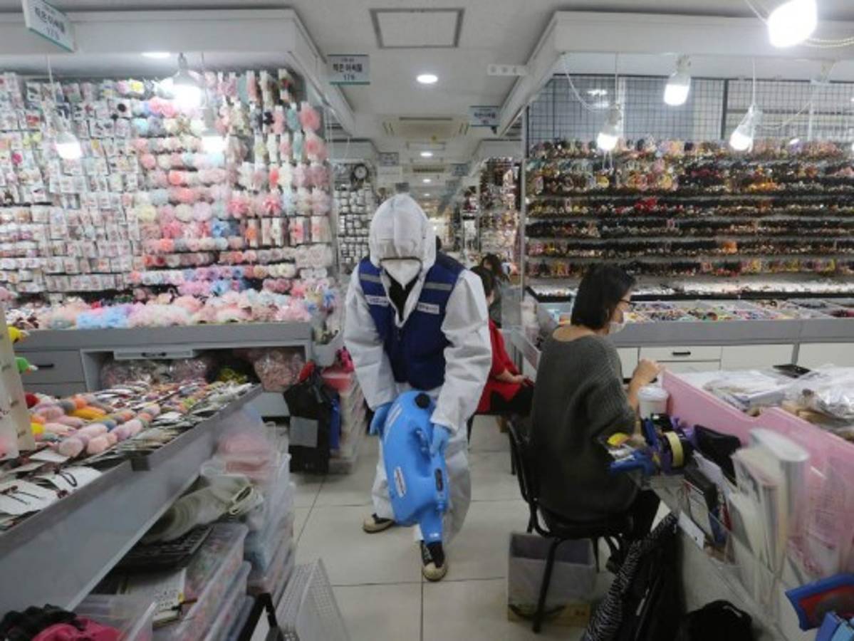 Corea del Sur considera medidas para contener nuevo brote