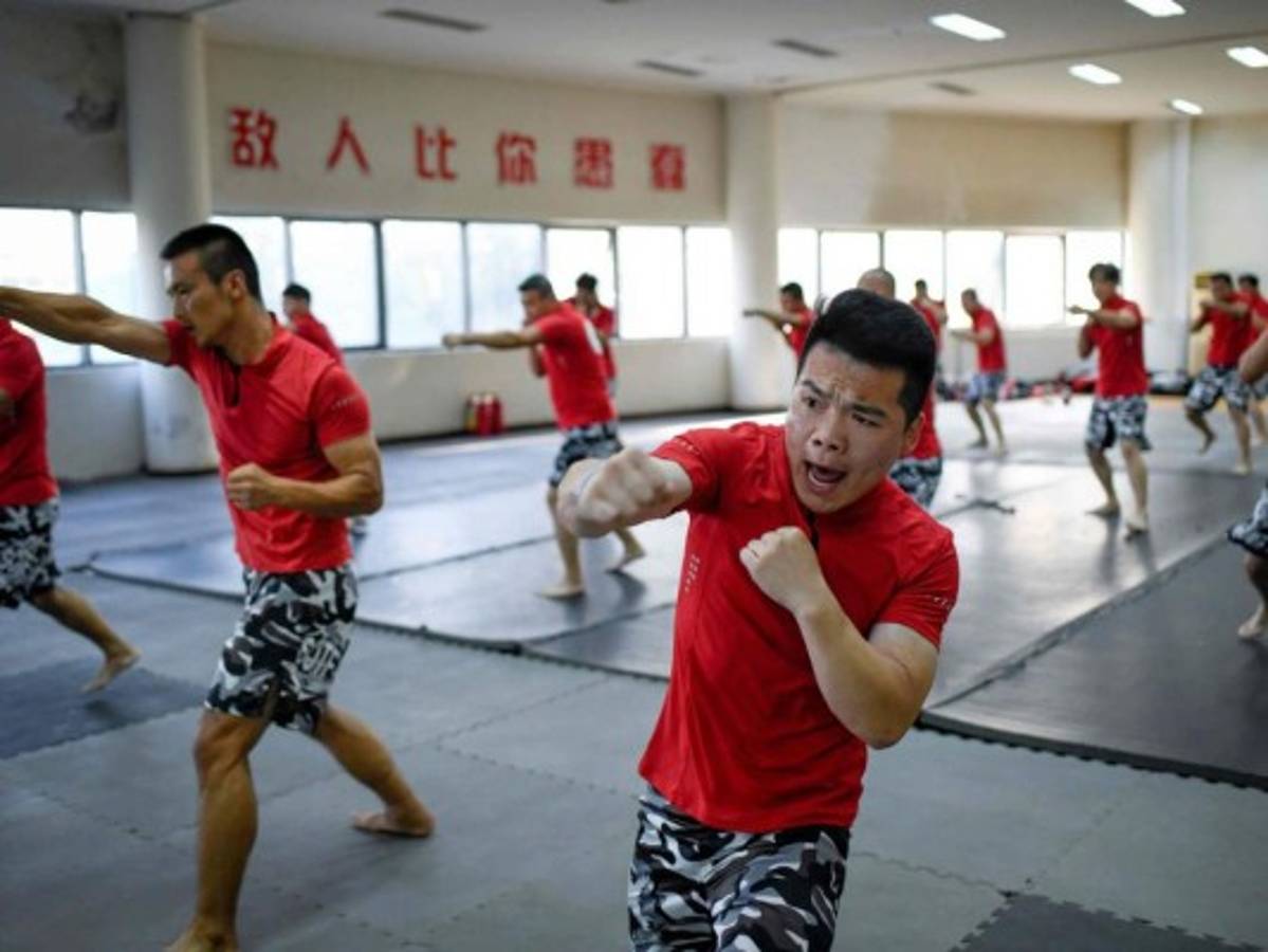 Listos para servir a ricos patrones, el curioso entrenamiento de guardaespaldas en China