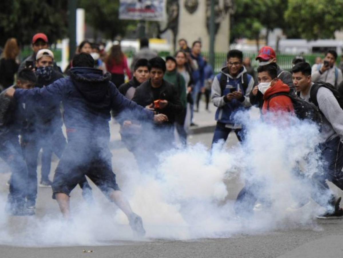 Joven muere de un disparo tras enfrentamiento con policías en Bolivia