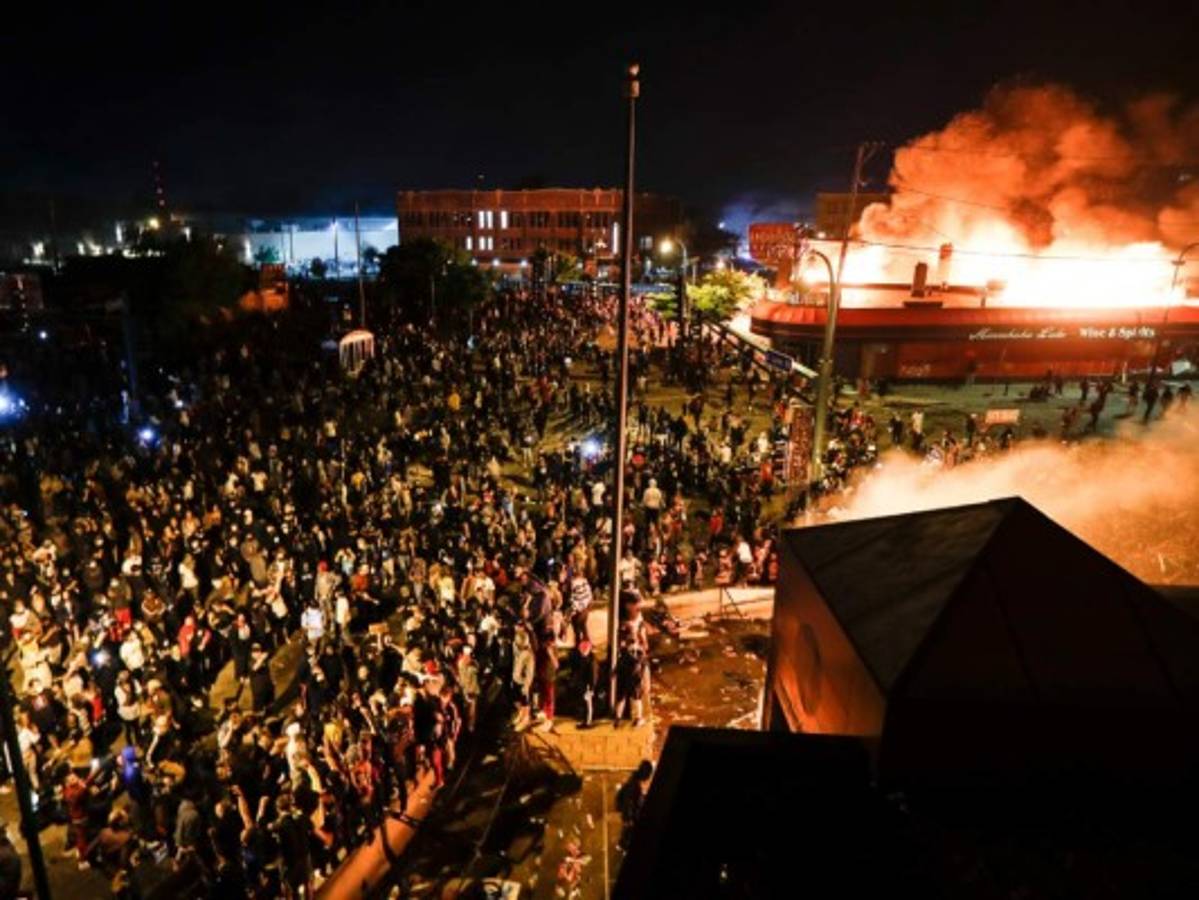 Minneapolis en toque de queda por disturbios por muerte de George Floyd  