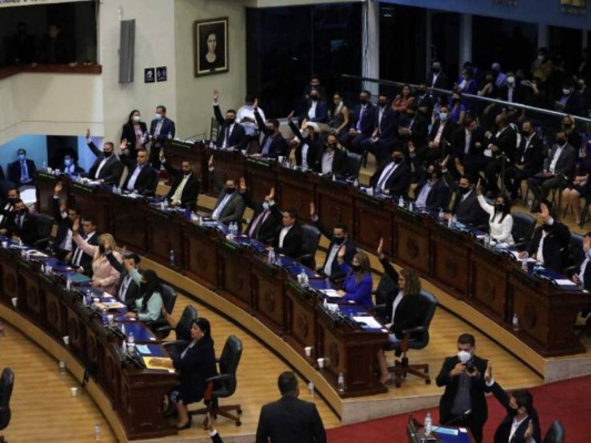 Se tensa la relación entre la banca y la Asamblea salvadoreña