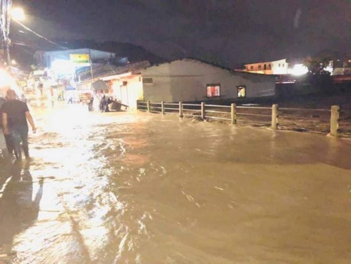 En alerta roja seis departamentos de Honduras por tormenta tropical Gamma