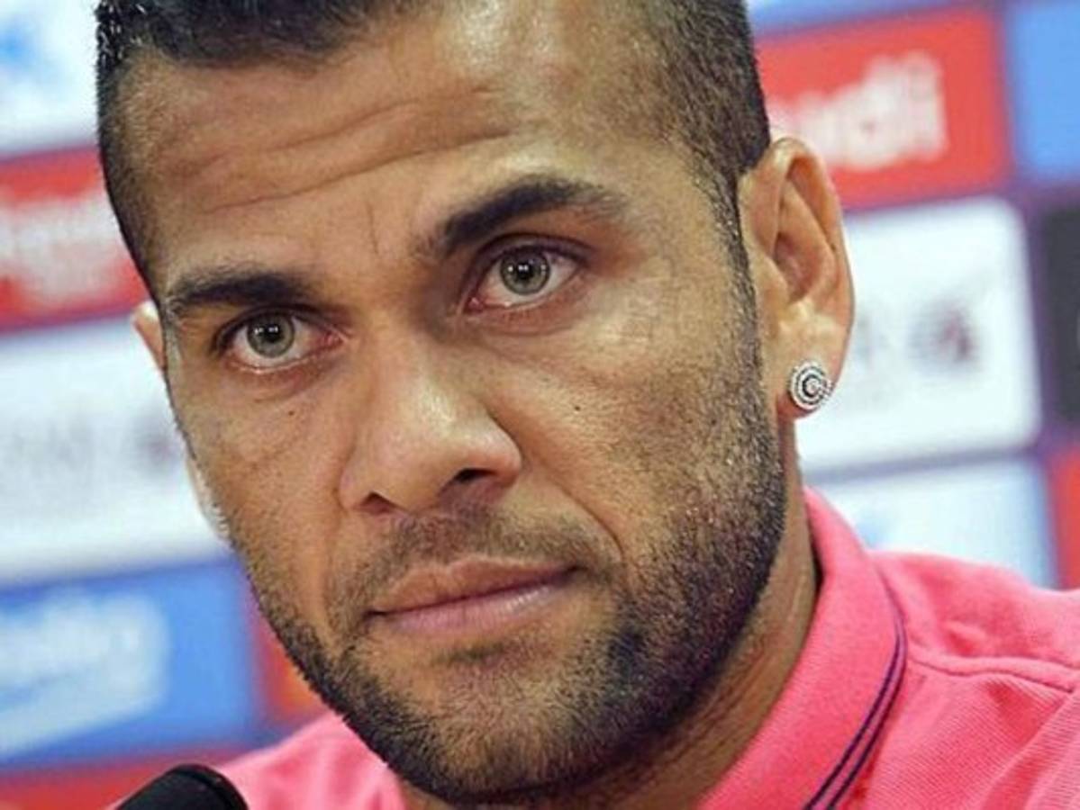 Dani Alves cree que los directivos del Barcelona no saben tratar a sus futbolistas  