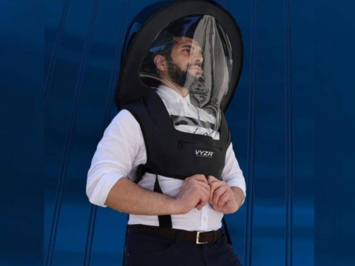 Diseñan cascos protectores contra el covid-19 inspirados en trajes de astronautas