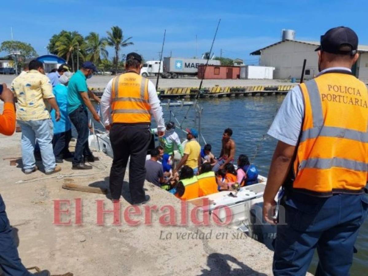 Rescatan a familia hondureña que naufragó tras un paseo en el Caribe