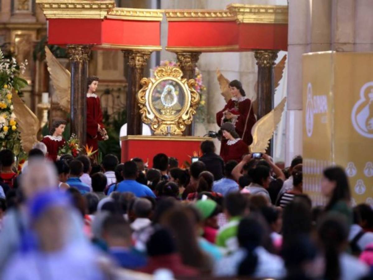 Cantos a la Virgen de Suyapa Patrona de Honduras