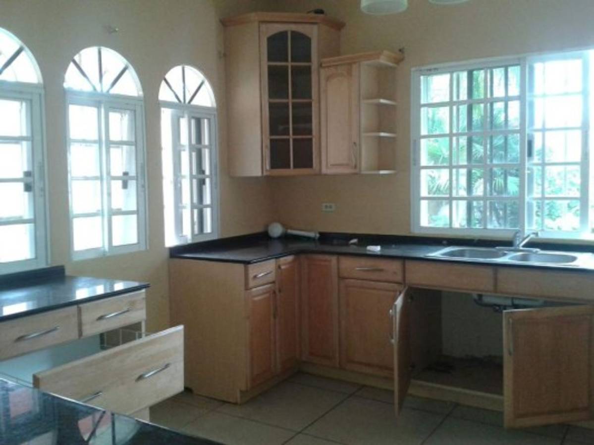 Aseguran más bienes a 'Los Cachiros' en Colón   