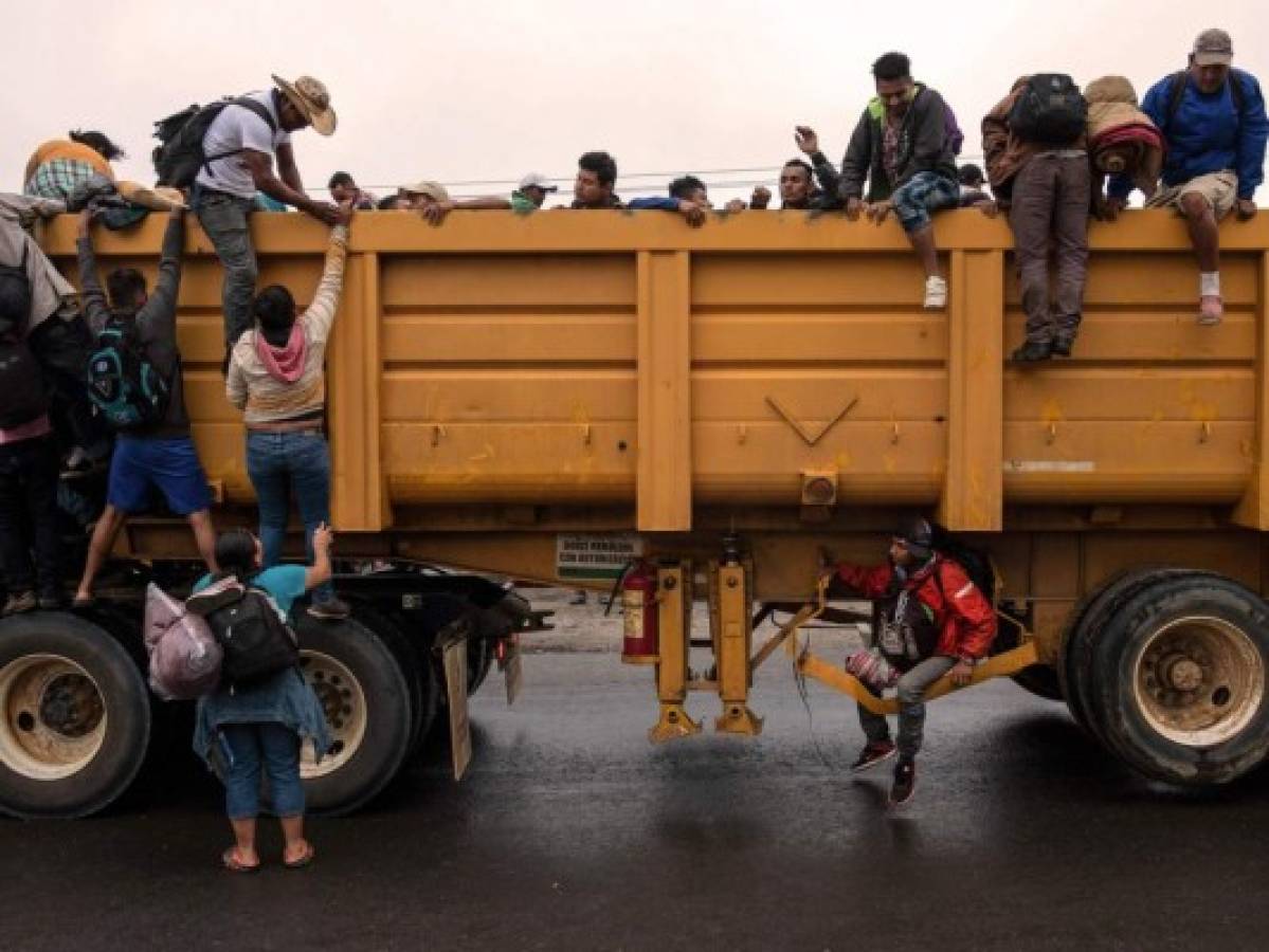 Caravana migrante avanza por estado mexicano de Veracruz rumbo a Estados Unidos