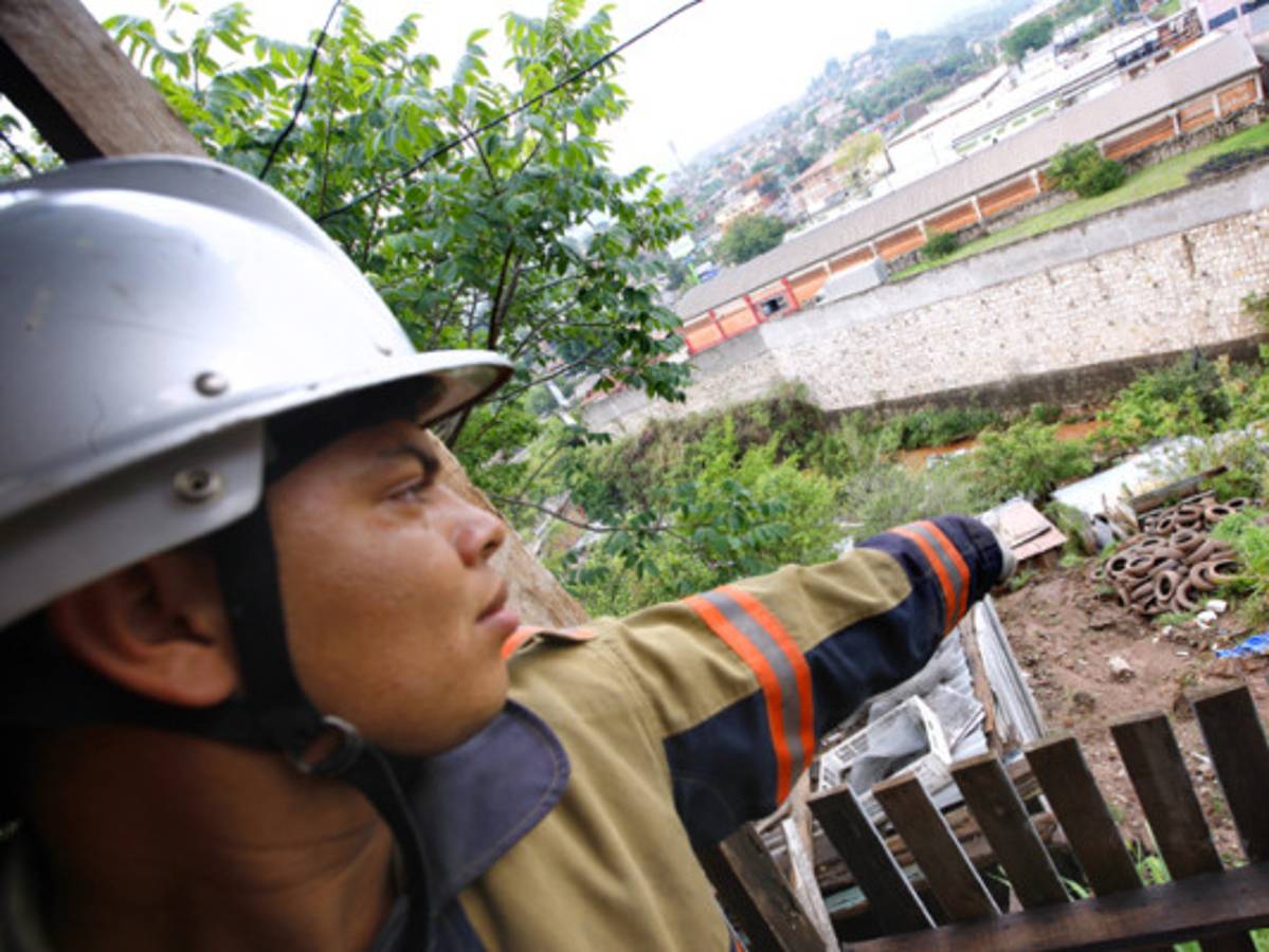 Alerta por deslizamiento en La Fraternidad tras 30 minutos de lluvia