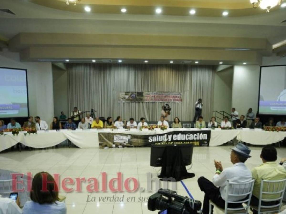 Honduras: Plataforma de Salud y Educación marcha tras diálogo alternativo en la capital