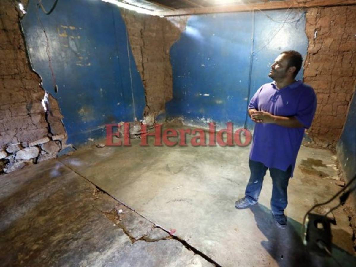 Por falla geológica desalojan viviendas en la aldea Suyapa en la capital de Honduras