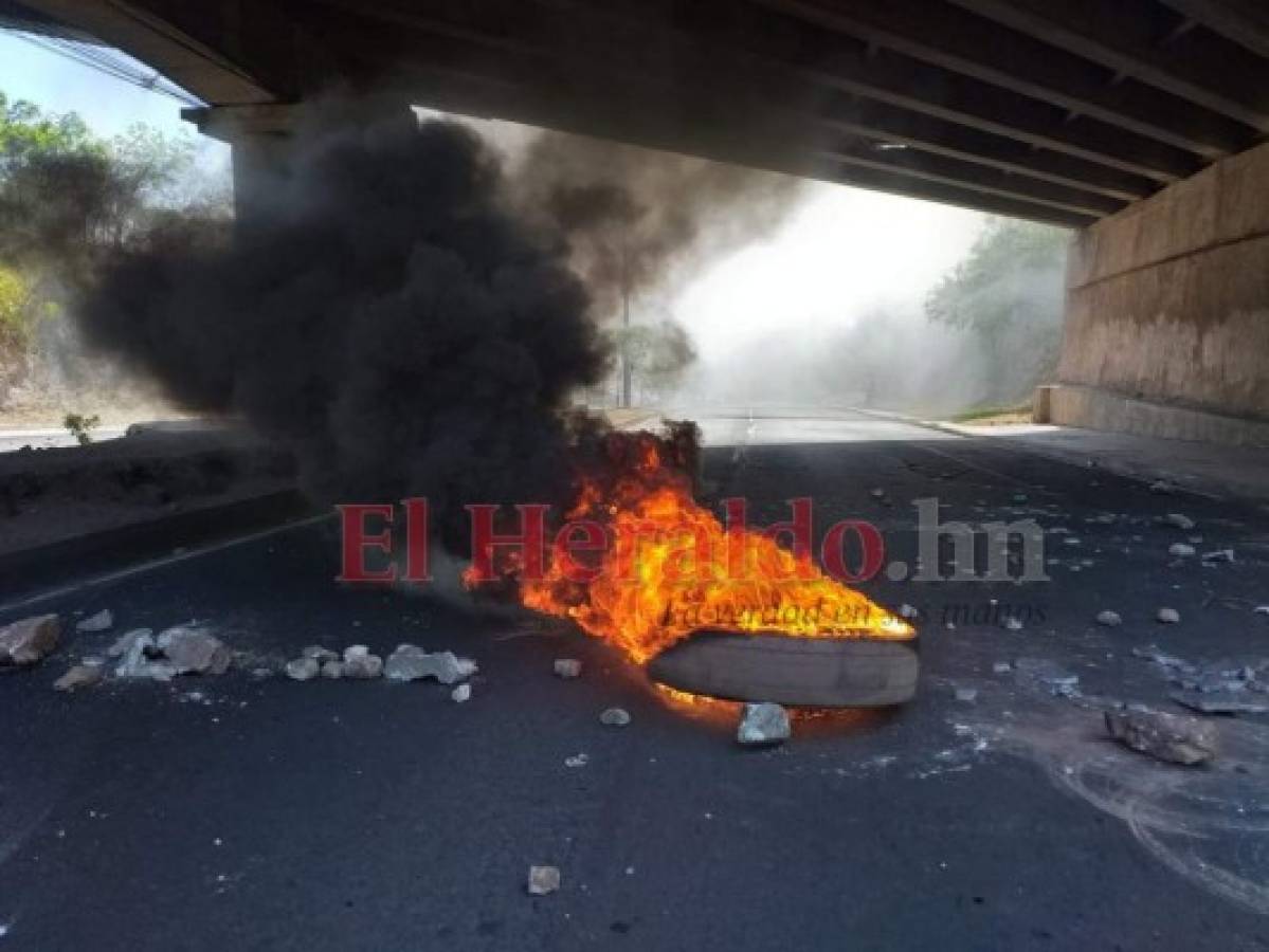 Manifestantes bloquean bulevar Suyapa y anillo periférico de la capital