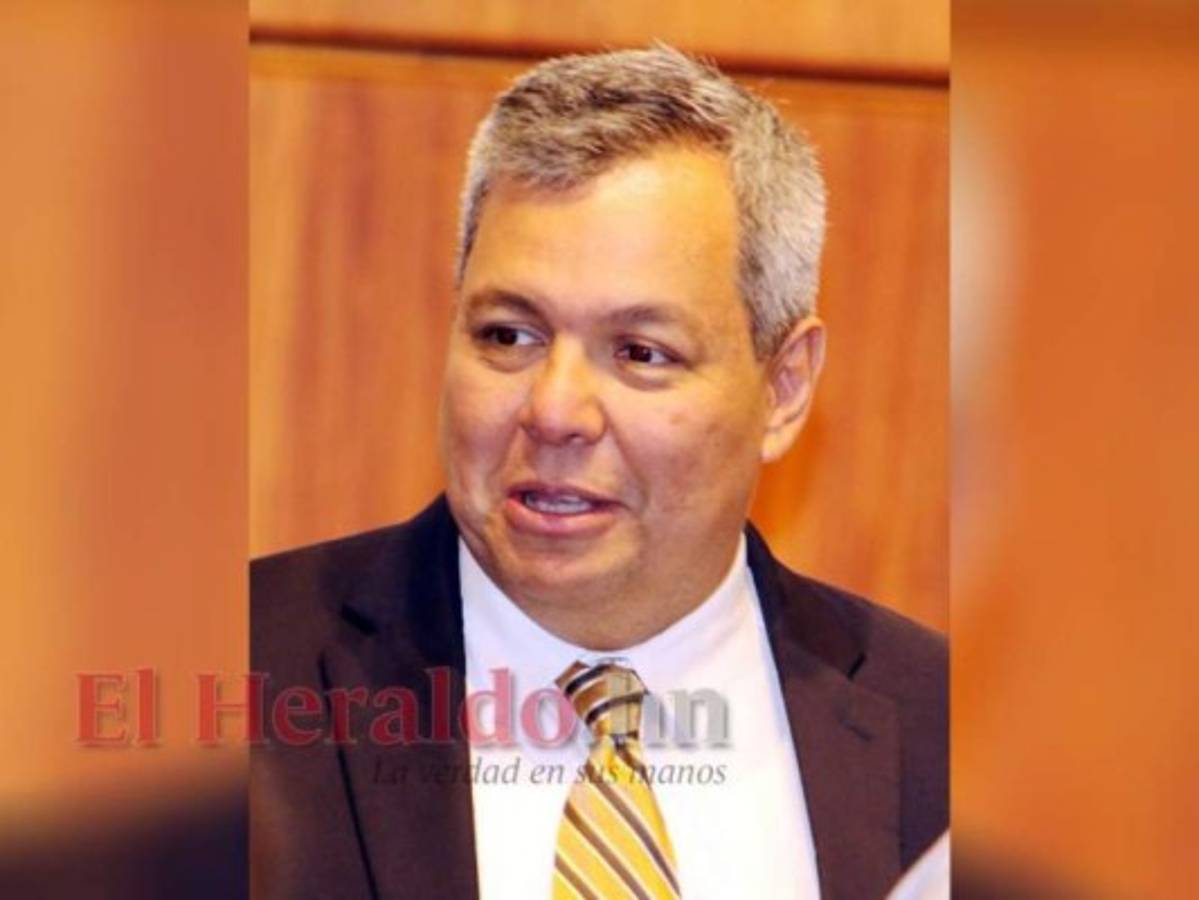 Presidente del BCIE bajo vigilancia médica tras contagio de covid-19