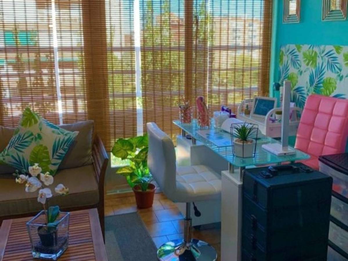 La catracha atiende a sus clientes en la ciudad de Madrid, España. Foto: El Heraldo