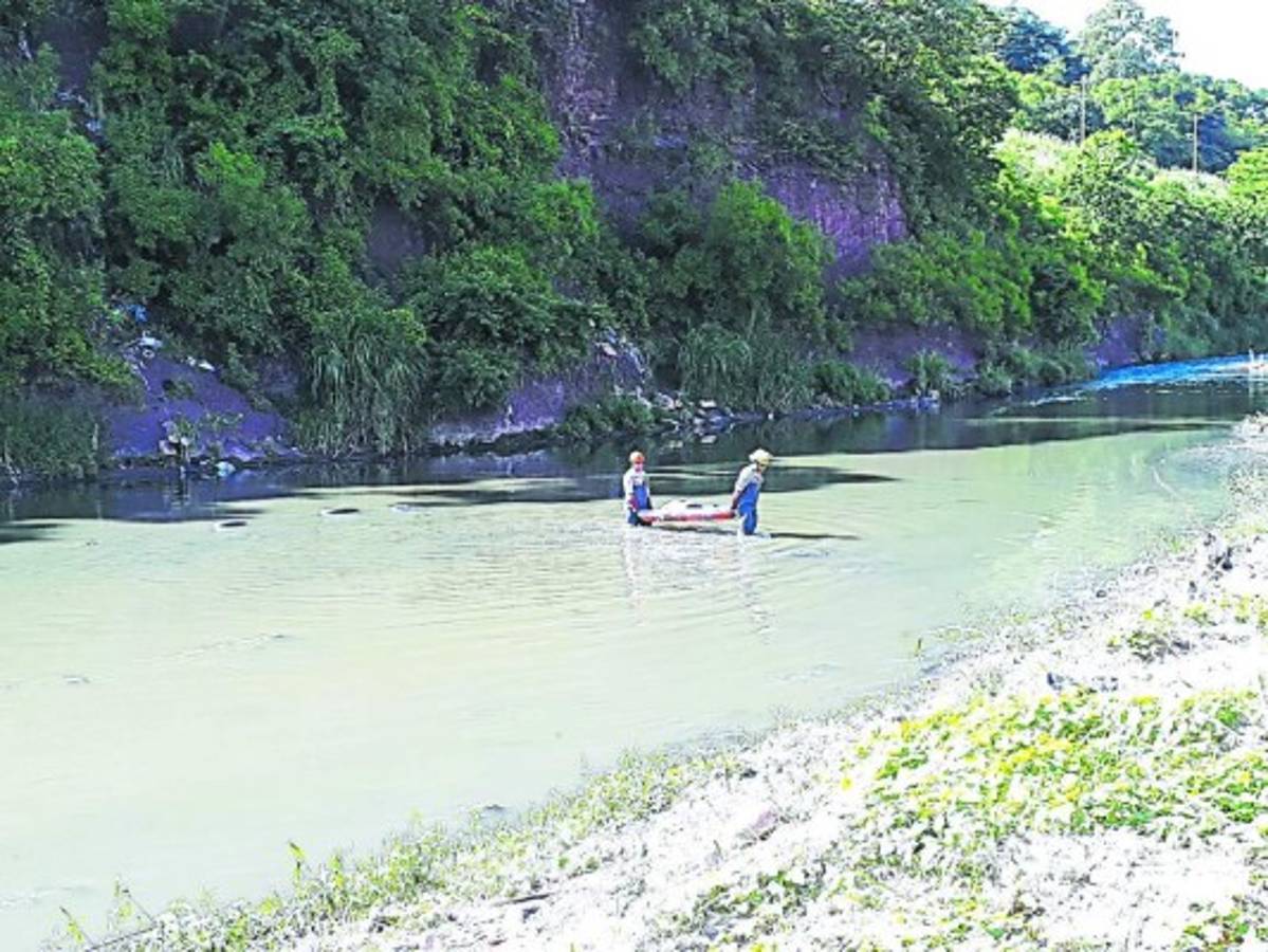 Hallan cadáver de hombre en descomposición en río Choluteca