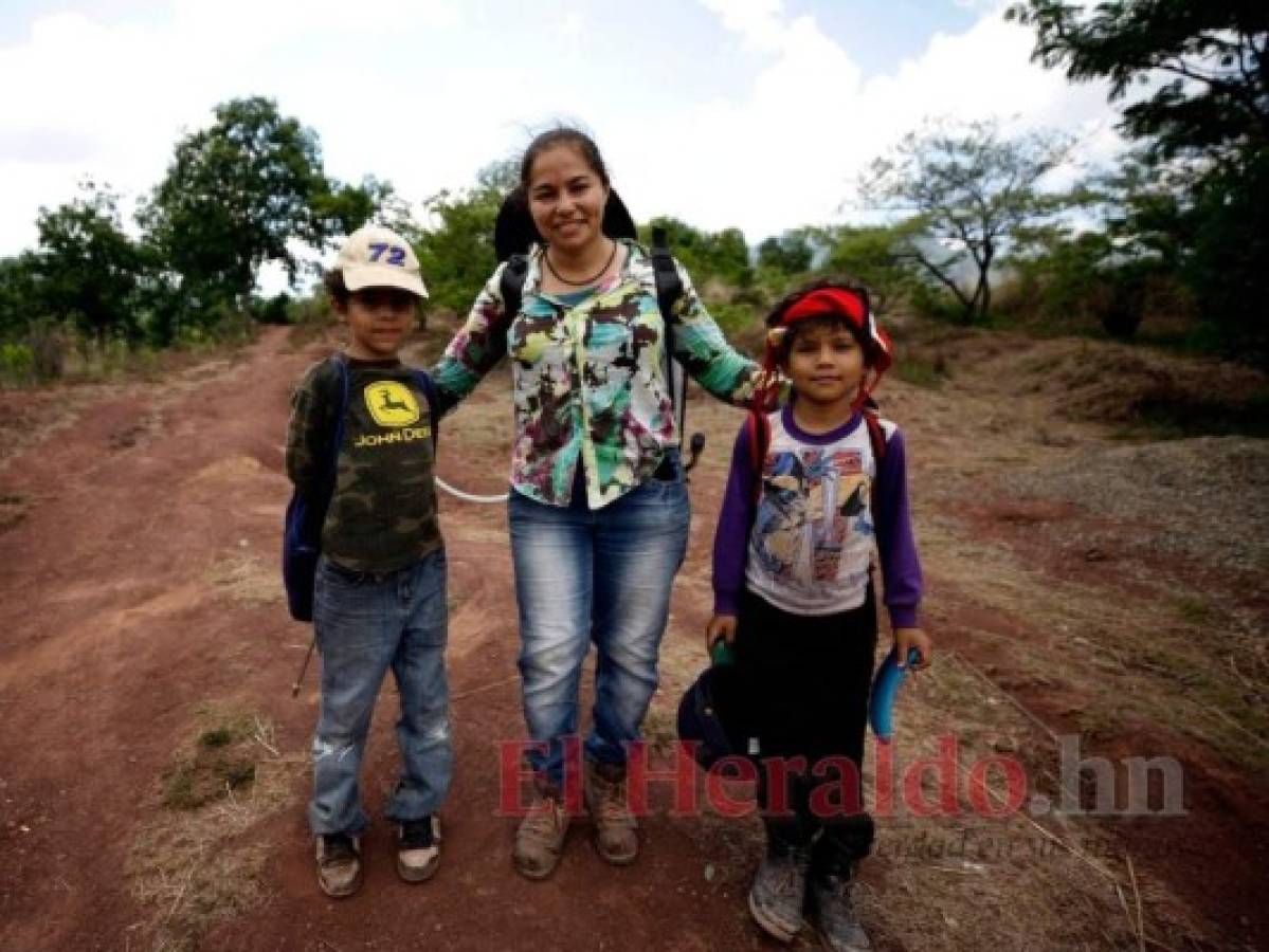 Hermanos Midence, los niños que reforestan la montaña Triquilapa en la capital
