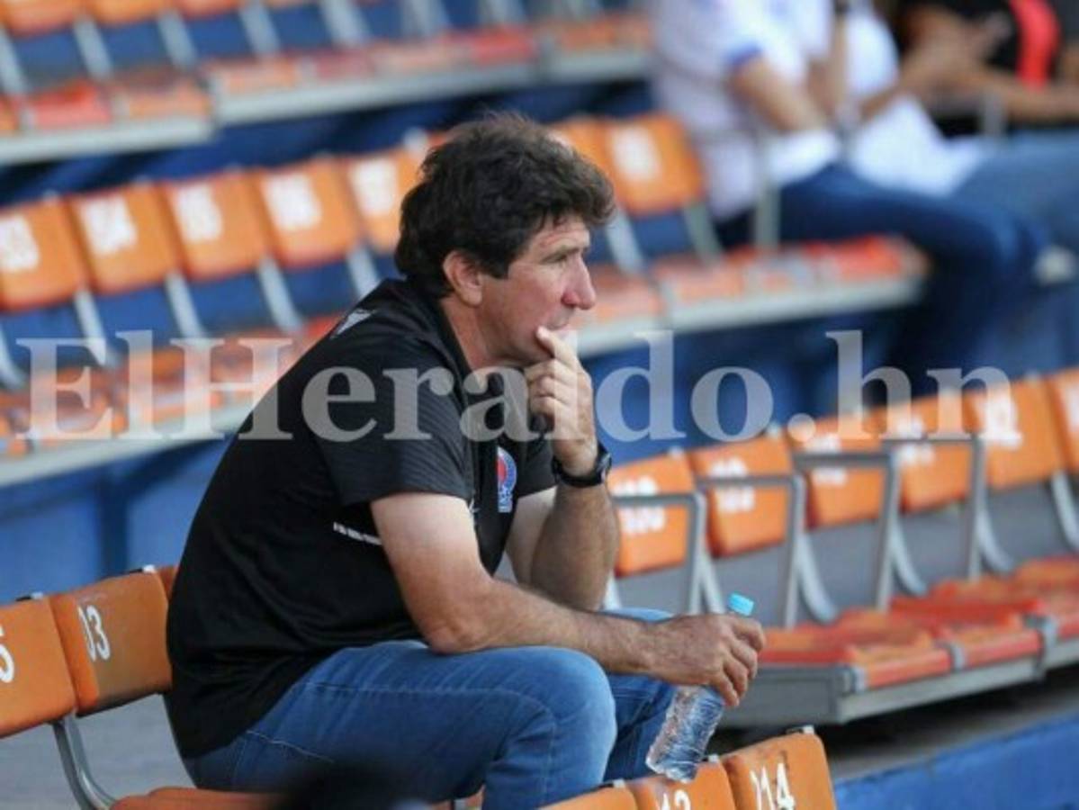 El entrenador Héctor Vargas considera que Motagua mandó un chico a invadir el campo. Foto: El Heraldo.