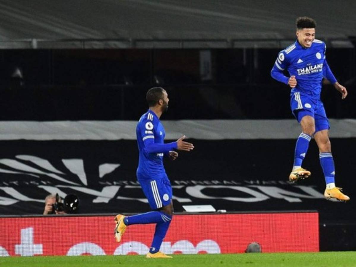 Liverpool cae de nuevo en Anfield; City es líder solitario