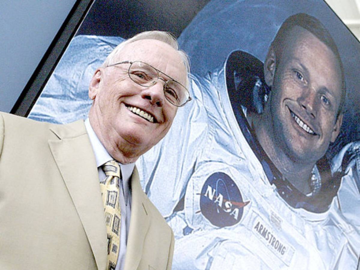 Fallece Neil Armstrong, primer hombre en pisar la Luna