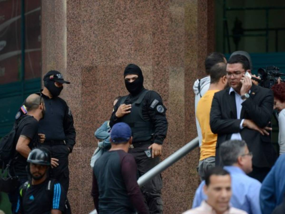 Policía venezolana rodea oficina de Guaidó en Caracas