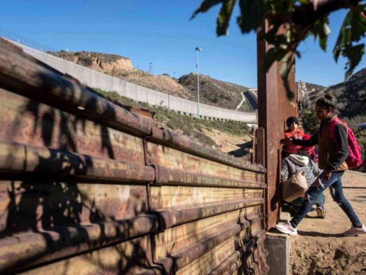 Gobierno de EEUU seguirá cerrado ante confrontación por fondos para muro fronterizo