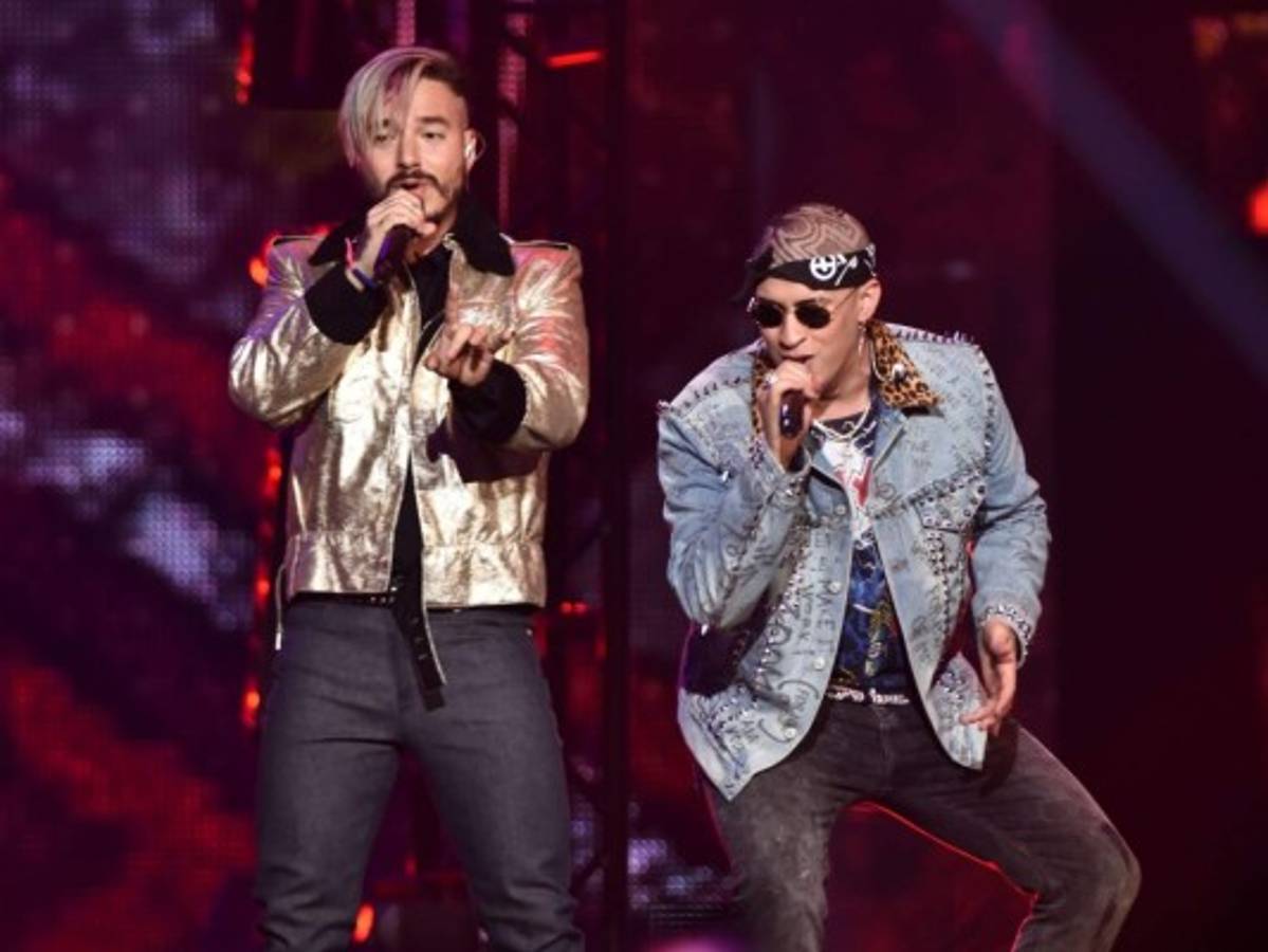 Bad Bunny y J Balvin publican video filmado en la isla Mykonos  