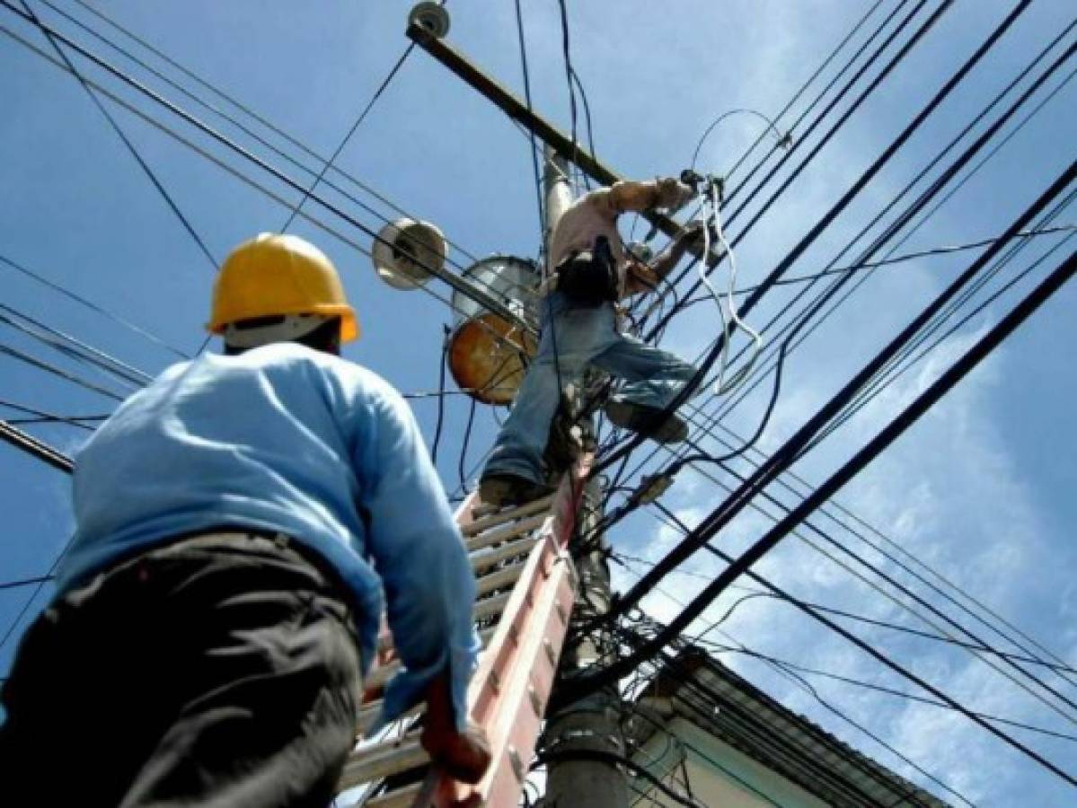 Gobierno y Empresa Energía Honduras negocian reducir el honorario fijo