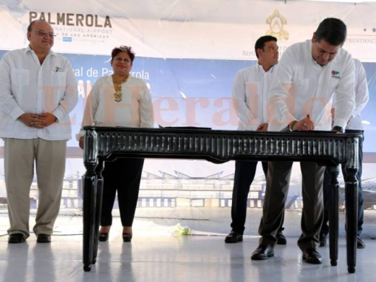 Gobierno firmó contrato del proyecto de aeropuerto de Palmerola   