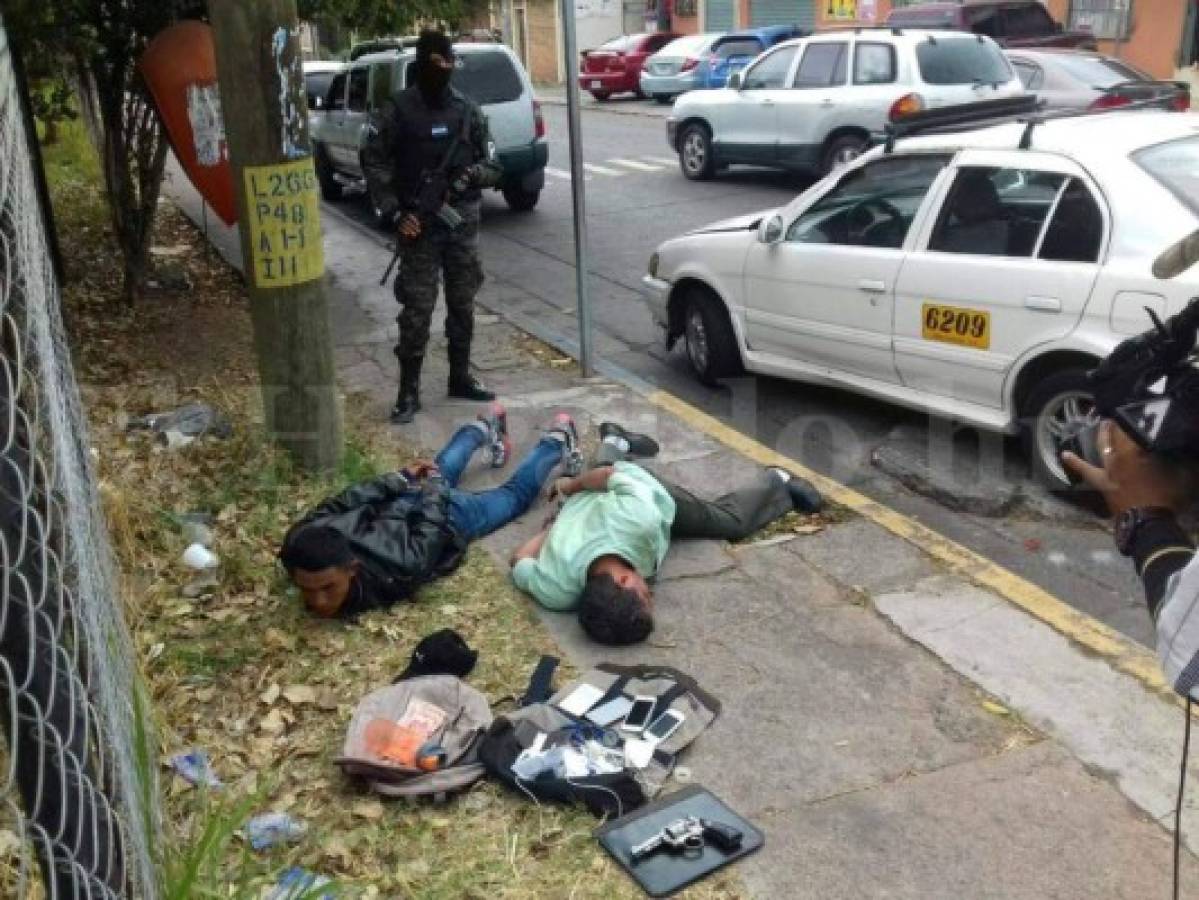 Caen asaltantes a bordo de un taxi en la capital de Honduras