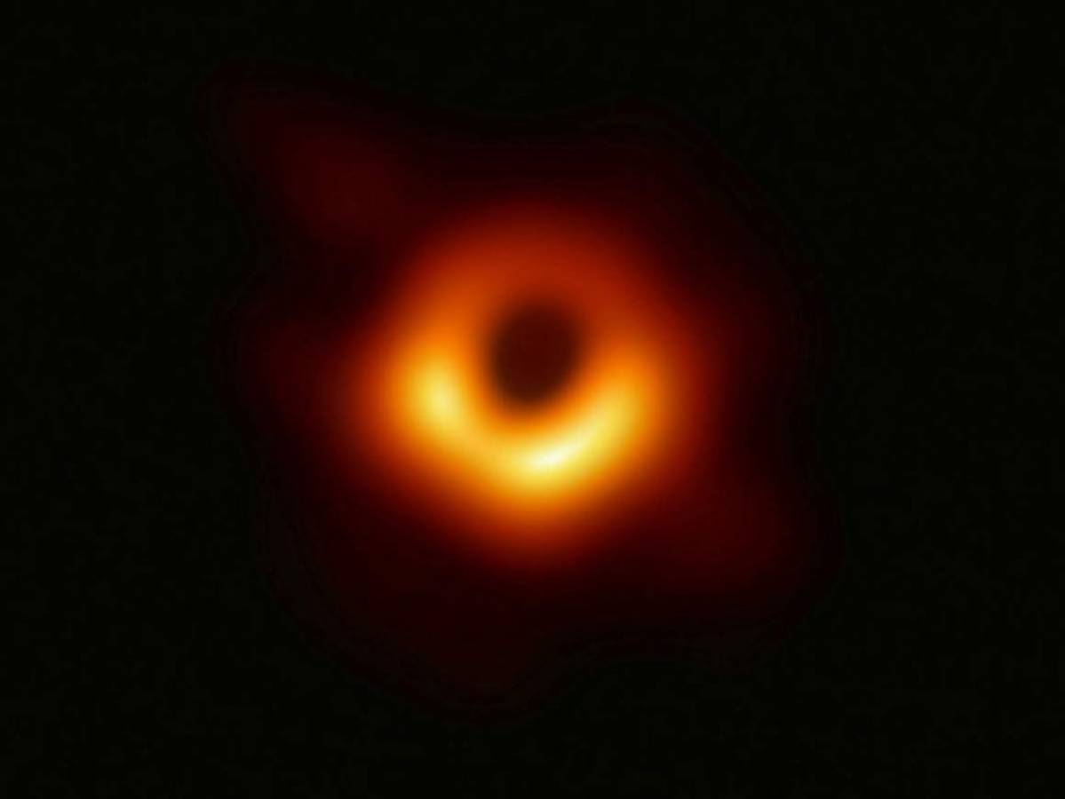 Dan nombre hawaiano a agujero negro captado en imagen  