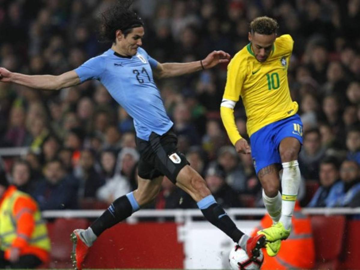 Mbappé niega enojo entre Cavani y Neymar tras tenso cruce en pleno partido