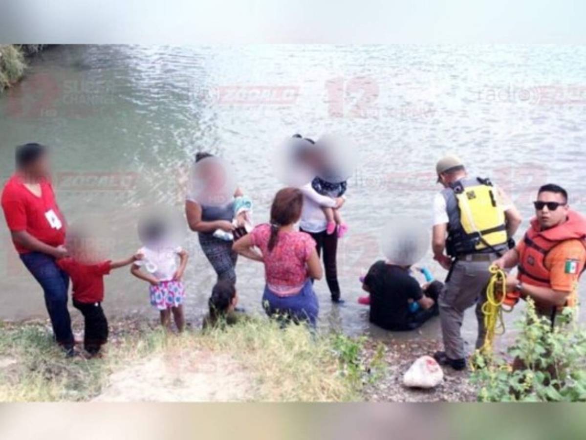 La fotografía muestra a los diez hondureños rescatados por el grupo Beta.Foto: Cortesía: Radio Zócalo Noticias