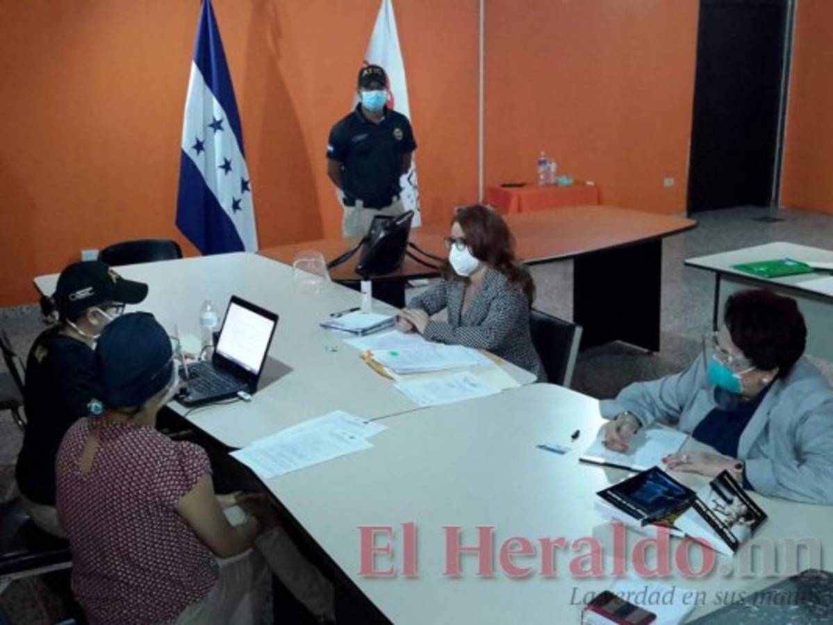 En condición de testigo fue interrogada la exdirectora de Invest-H, Evelyn Bautista