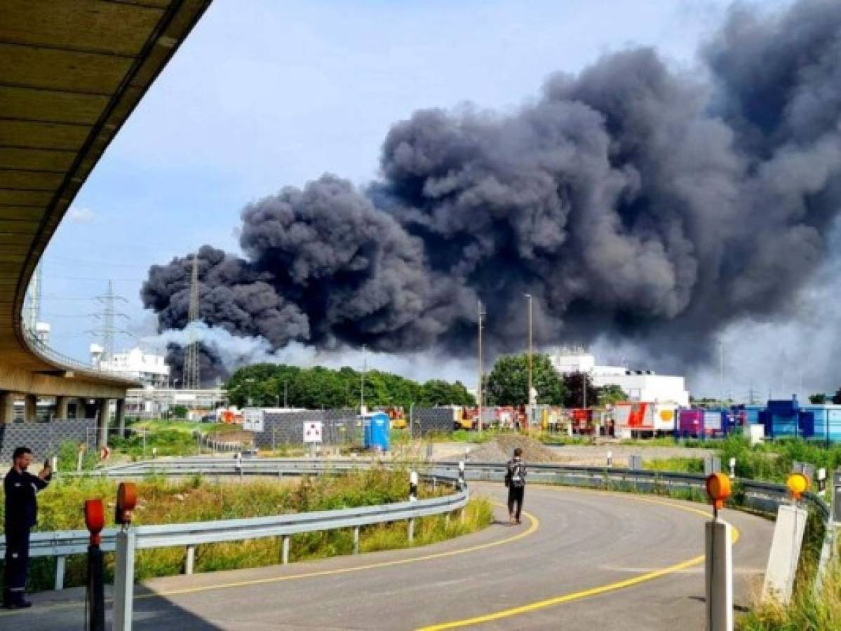 Alemania: 1 muerto en enorme explosión dentro de un recinto industrial