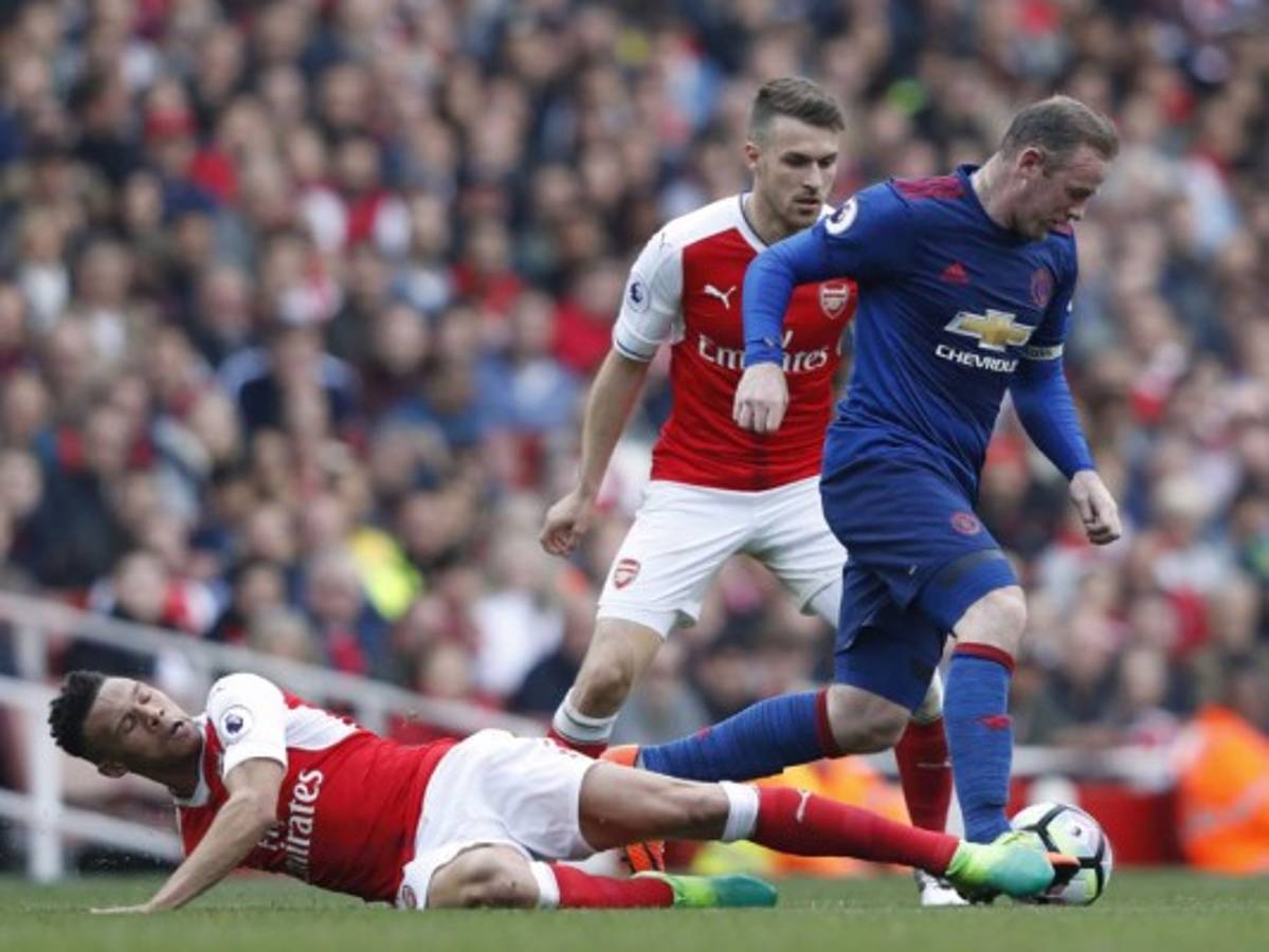 Wenger gana por primera vez a Mourinho en duelo Arsenal-United