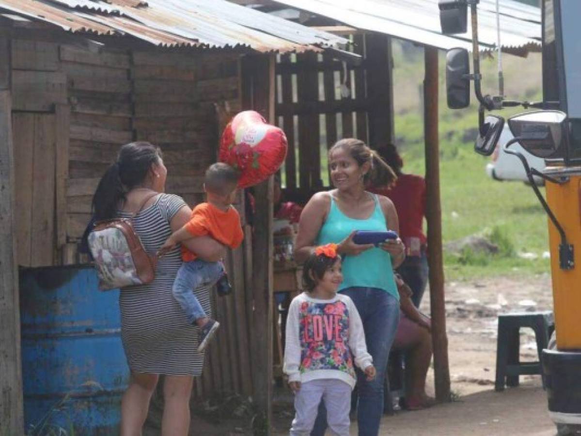 Madres lloran al saber que no podrán ver a sus hijos en la Penitenciaría Nacional en este Día de la Madre