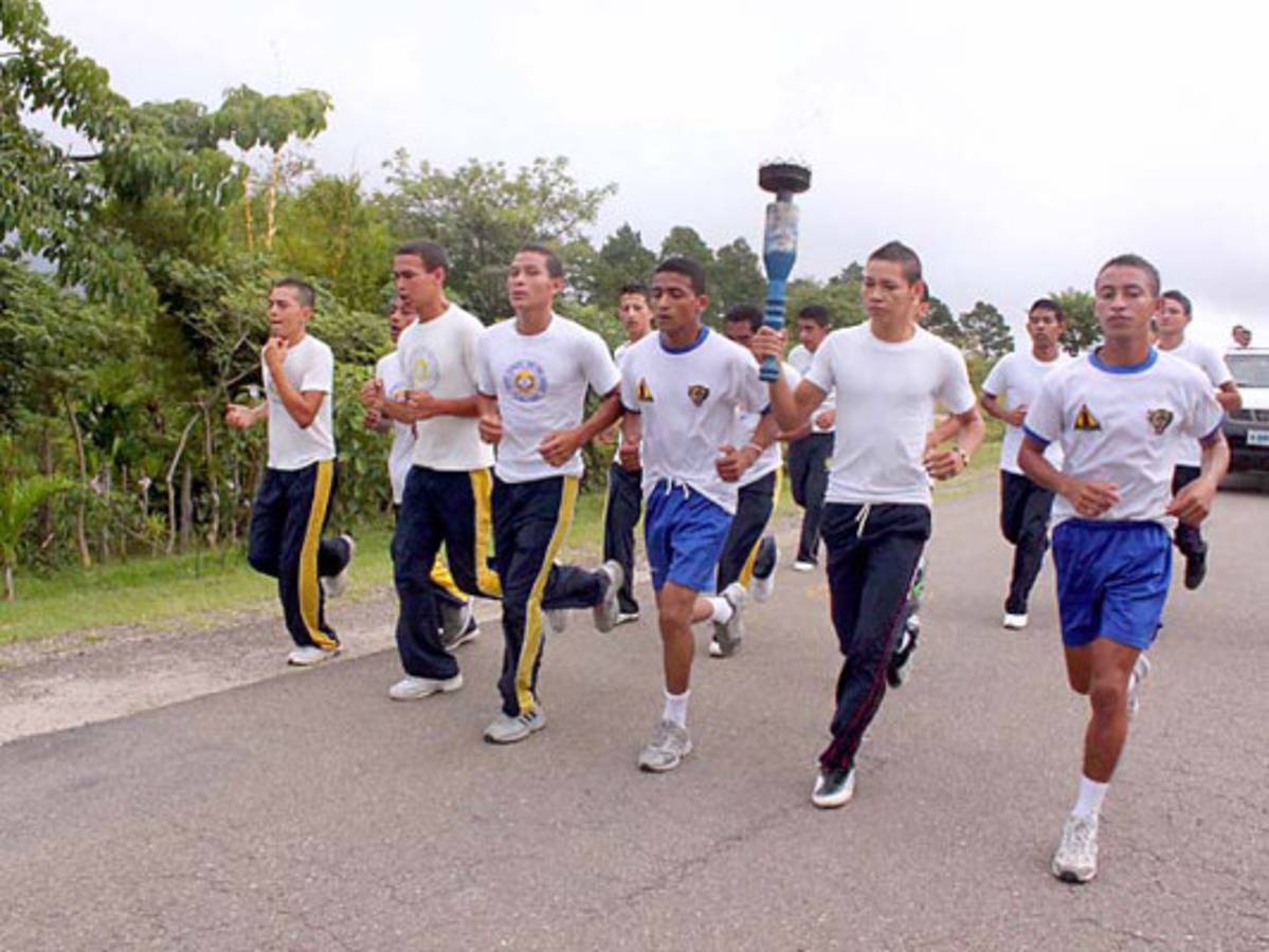 Honduras entrega Antorcha Centroamericana a Nicaragua